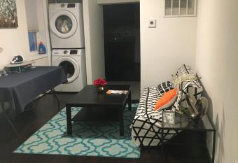 Cozy Rowhouse Next Jhh allows 18 year olds to book a room