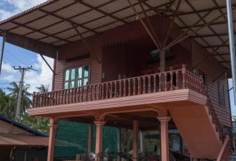 Chansor Community Homestay 10 allows 18 year olds to book a room