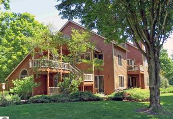 Spacious 2 Bed Condo at Crystal Mountain Resort has Balcony rooms