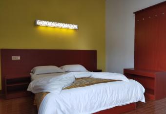 CHONG TI HOTEL has Balcony rooms