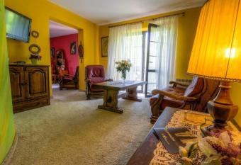 Ja   W  drowniczek has rooms with a private hot tub