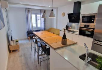 Villa Toston City allows 18 year olds to book a room