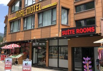 Onal Motel has Balcony rooms