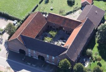 Hoeve de Binnenplaets Schimmert allows 18 year olds to book a room