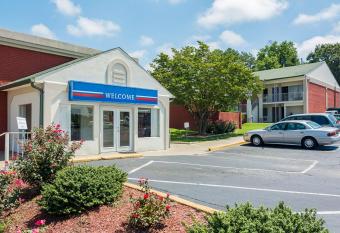 Motel 6 Gainesville Ga has Smoking rooms
