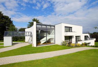 Golfhotel Gut Neuenhof has Balcony rooms