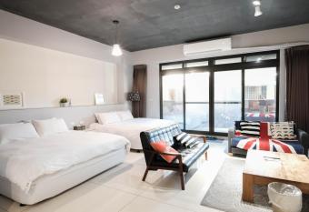 Huzi Room has Balcony rooms