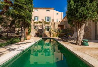 Yartan Boutique Hotel - Adults Only allows 18 year olds to book a room