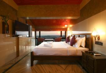 Hill Top Luxury Villa - 3 BHK || Infinity Pool has Balcony rooms