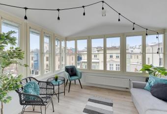 Grand Apartments - City Centre Apartment allows 18 year olds to book a room