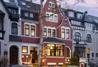 Monopol Boutique Hotel allows 18 year olds to book a room