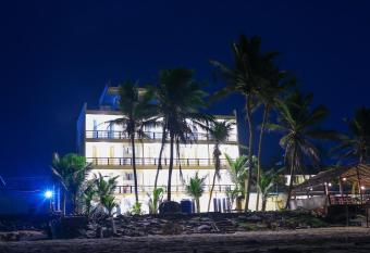 OCEAN EDGE HIKKA has Smoking/Balcony rooms