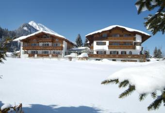 Landhaus Sammer has Balcony rooms