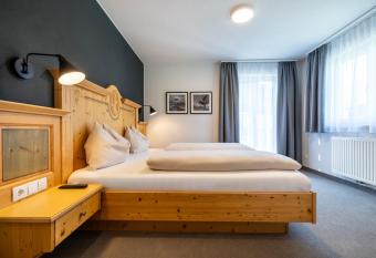 Aparthotel J  gerheim allows 18 year olds to book a room