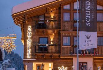 Schindler has Balcony rooms