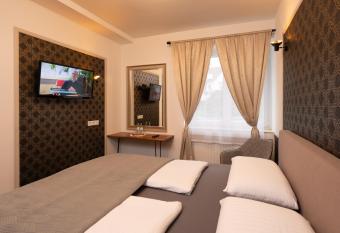 Hotel Burgblick allows 18 year olds to book a room