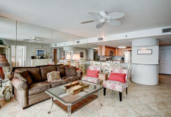 One Seagrove Place 1003 has Balcony rooms