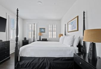 Historic Streetcar Inn has Balcony rooms