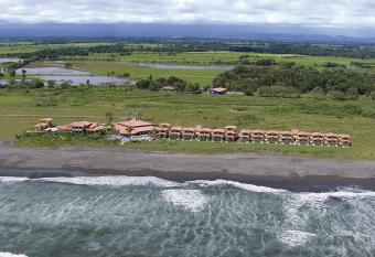 Las Olas Beach Resort allows 18 year olds to book a room