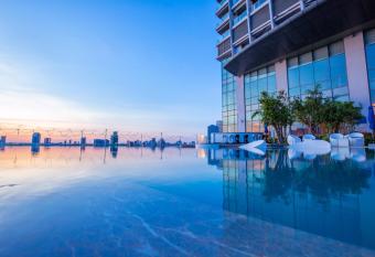 Novotel Danang Premier Han River has rooms with a private hot tub