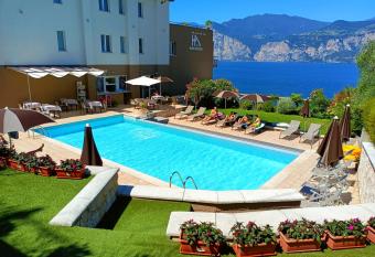 Hotel Antonella allows 18 year olds to book a room