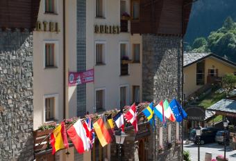 Hotel Tourist has Balcony rooms