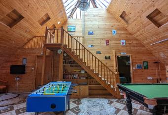 The Door to Nirvana Backpackers Hostel Kotagiri has Balcony rooms