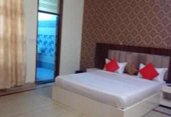 Winsome Inn has Balcony rooms