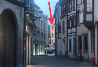 LE MAMA COLMAR has Balcony rooms