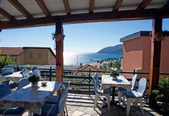 Albergo La Pineta has Balcony rooms