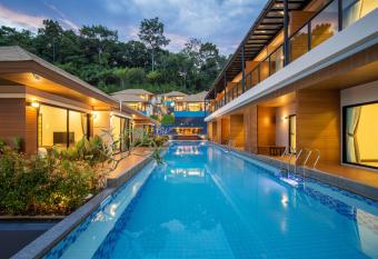 Cher   mantra    Aonang    Resort & Pool    Suite allows 18 year olds to book a room