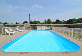 Americas Best Value Inn Iola has Smoking rooms