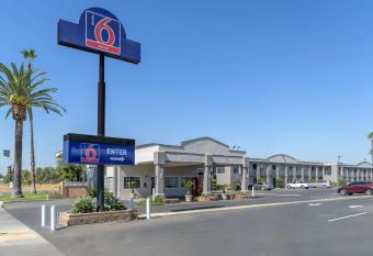 Studio 6 Suites Madera  Ca ~ Yosemite allows 18 year olds to book a room