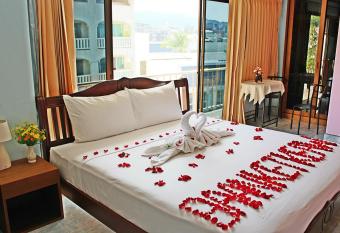 Baan Ketkeaw Guest House 2 has Balcony rooms