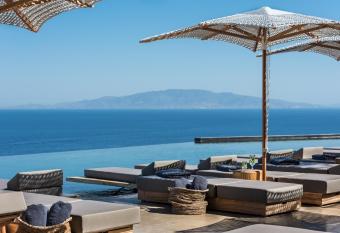 Andronis Arcadia Hotel allows 18 year olds to book a room