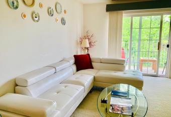 Pure Michigan Vacation Condo near Lake and Shops has Balcony rooms