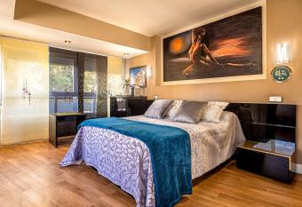 Hostal Real Aranjuez has Balcony rooms