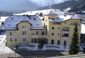 Hotel Kronplatz has Balcony rooms