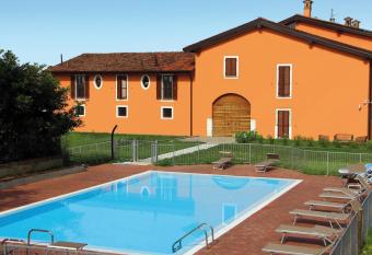 Cascina Volta has Balcony rooms