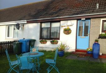 The Boat House BED ONLY NO BREAKFAST allows 18 year olds to book a room