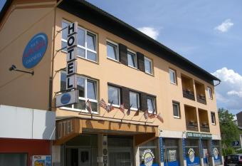 Alpen.Adria.Stadthotel has Balcony rooms