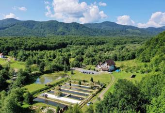 Valea Salbatica has Balcony rooms