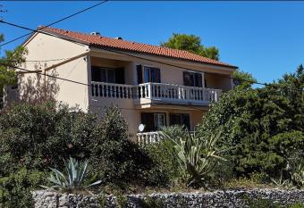 Seaview allows 18 year olds to book a room