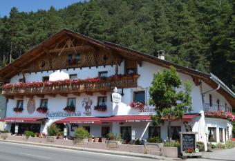 Gasthof Hirschen has Balcony rooms