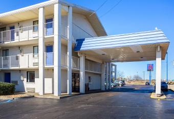 Motel 6 Jackson Ms has Smoking rooms