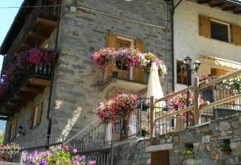 B&B Maison Vallomy has Balcony rooms