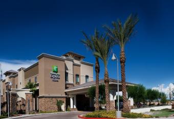 Holiday Inn Express & Suites Phoenix - Glendale Sports Dist By IHG allows 18 year olds to book a room