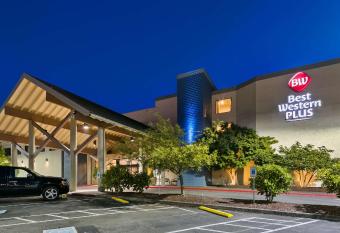 Best Western Plus Silverdale Beach Hotel has Balcony rooms