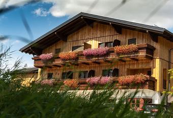 Gasthof Steinerwirt has Balcony rooms