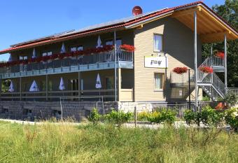 Die Wein Bleibe has Balcony rooms